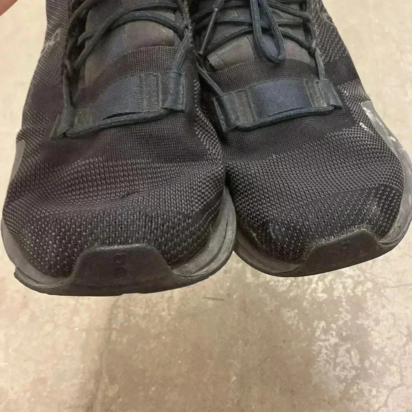 On cloud sneakers - Picture 5 of 10